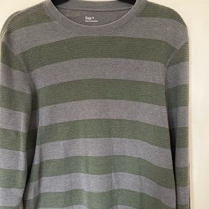 Mens medium Gap shirt